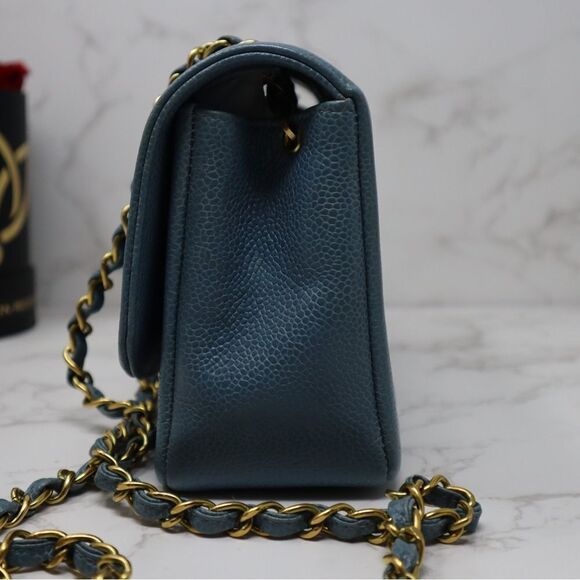 CHANEL Diana Small caviar leather CC Turnlock Quilted 22cm Baby Blue Chain bag - Picture 6 of 13